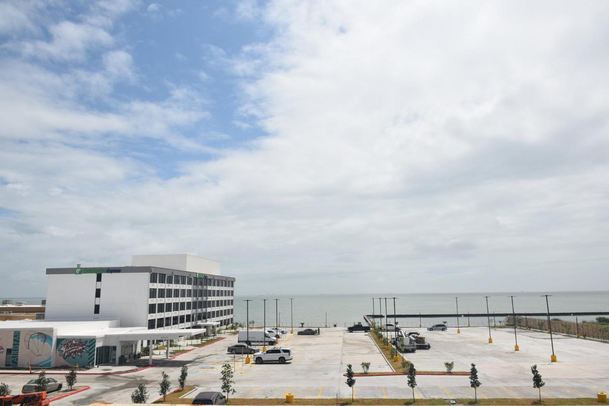 Holiday Inn Express Corpus Christi - Beachfront By Ihg Exterior foto